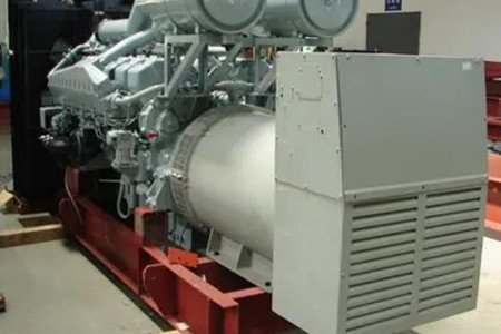 三菱發(fā)電機(jī)組油壓過低該如何處理？